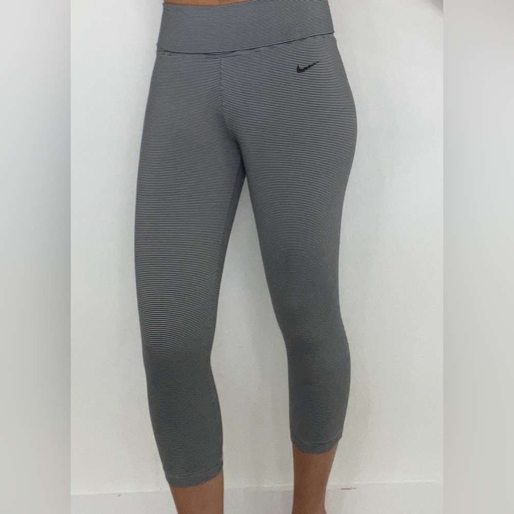 Nike Dri-Fit Legend 2.0 Capri Cropped Leggings Size XS